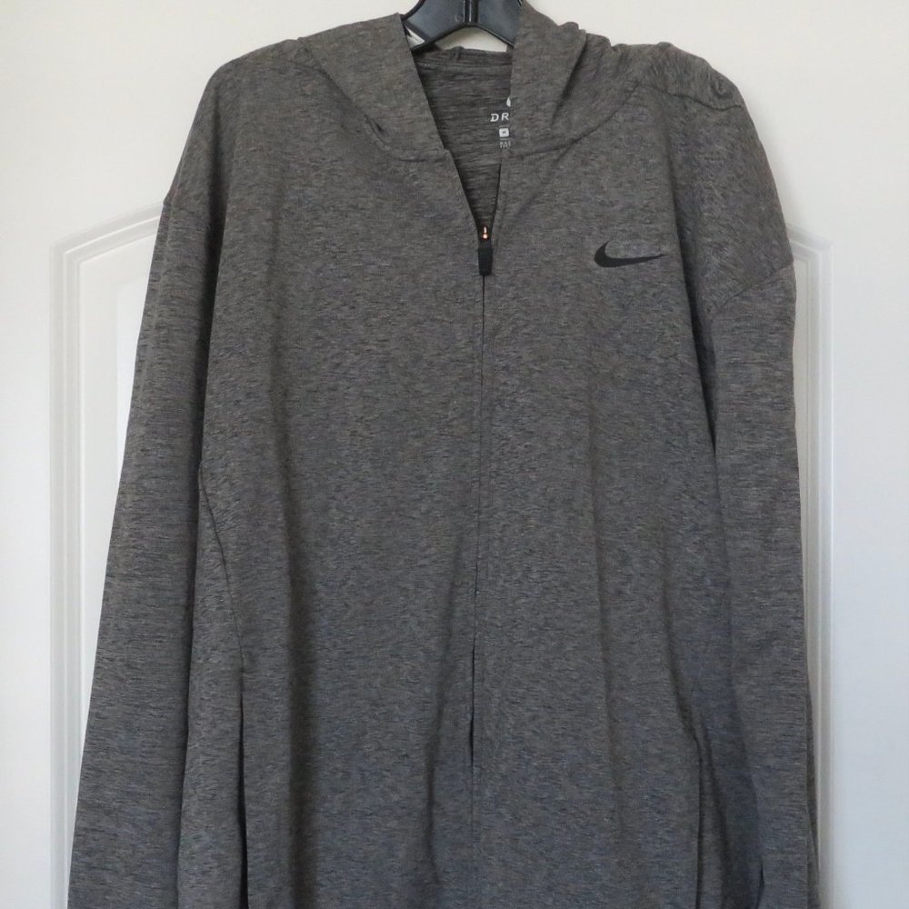 NWOT Men's Nike Dri-Fit Gray Zip Jacket w/ Hood - Medium